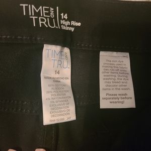 Black skinny cut jeans